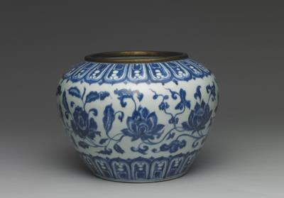 图片[2]-Large jar with underglaze-blue decoration of scrolls of flowers of the four seasons, Ming dynasty, Xuande reign (1426-1435)-China Archive